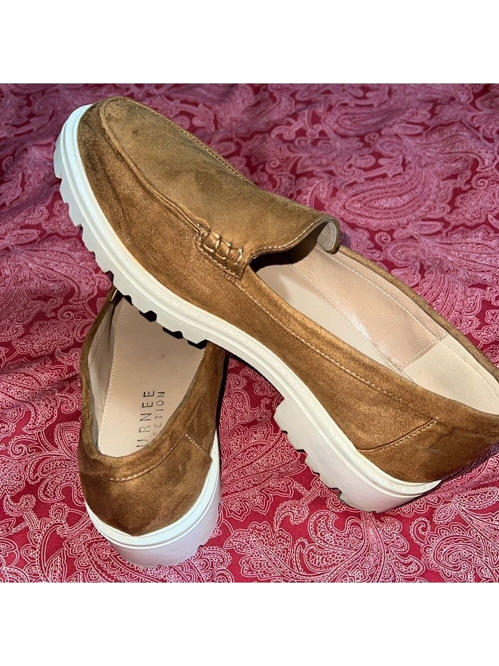 JOURNEE COLLECTION loafers. Medium brown. Size 9.5W.